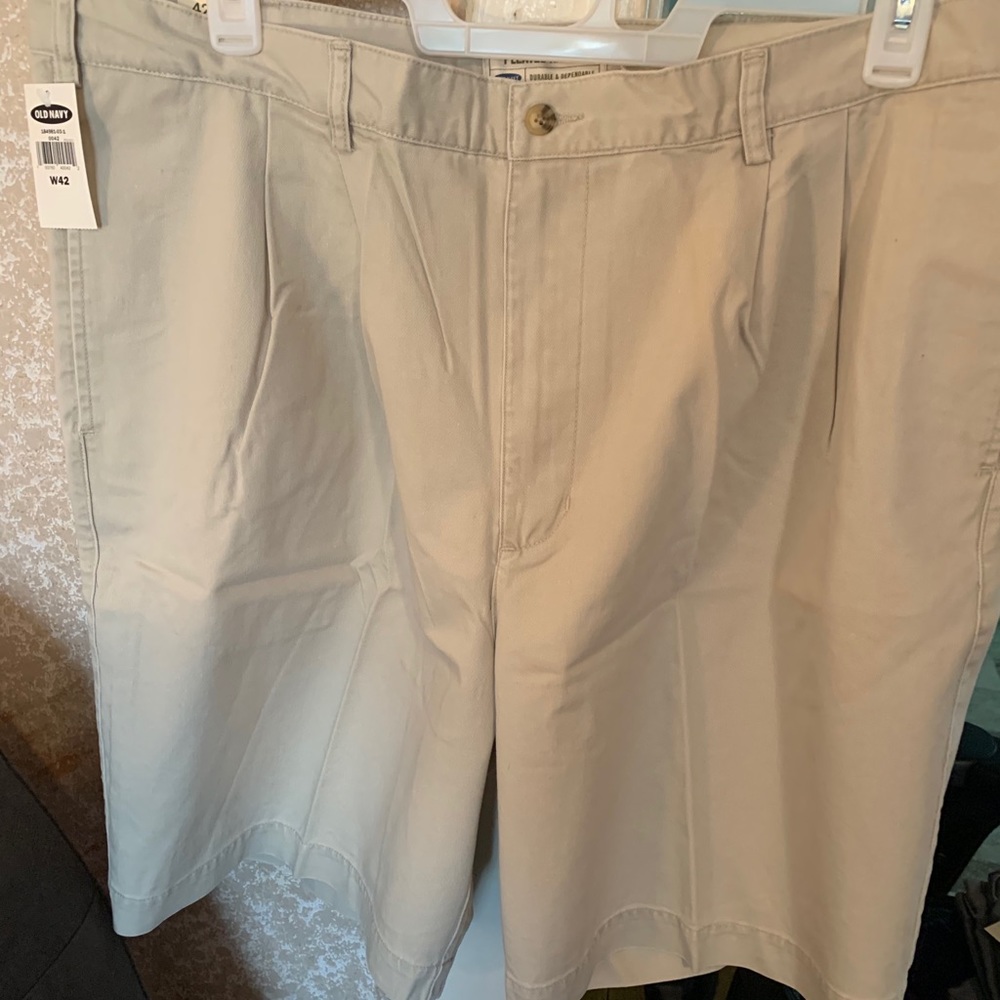 Old navy pleated khaki shorts